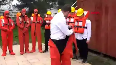 Denizcilik Lisesi'nde Canlı Kalma Eğitimi