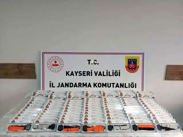 Kayseri'de 121 Kaçak Akıllı Saat!