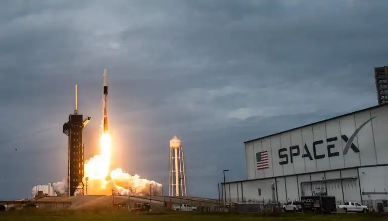 SpaceX, Yeni Nesil Uydu Filosunu Fırlatıyor